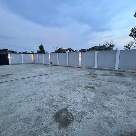 Fair Mount, Airport Road, Humhama Srinagar Hotel Exterior photo