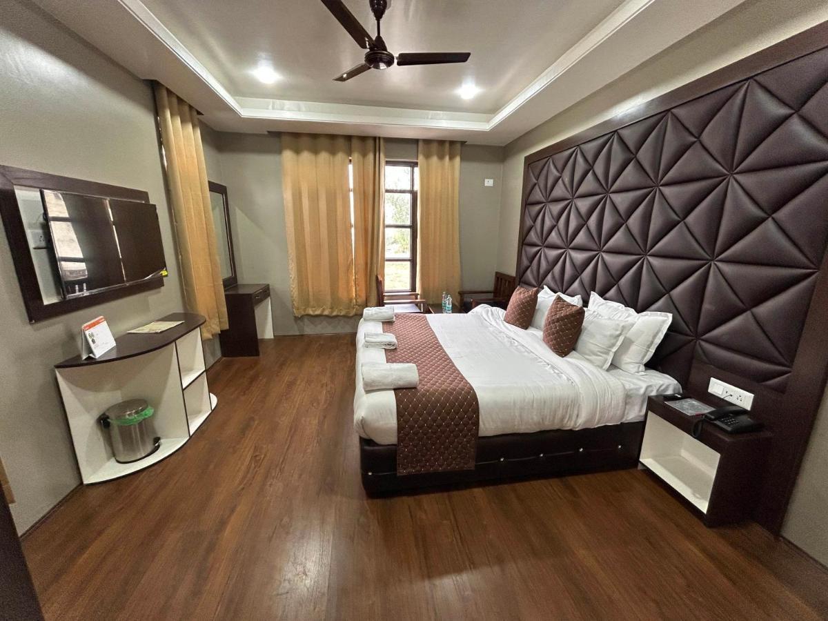 Fair Mount, Airport Road, Humhama Srinagar Hotel Exterior photo