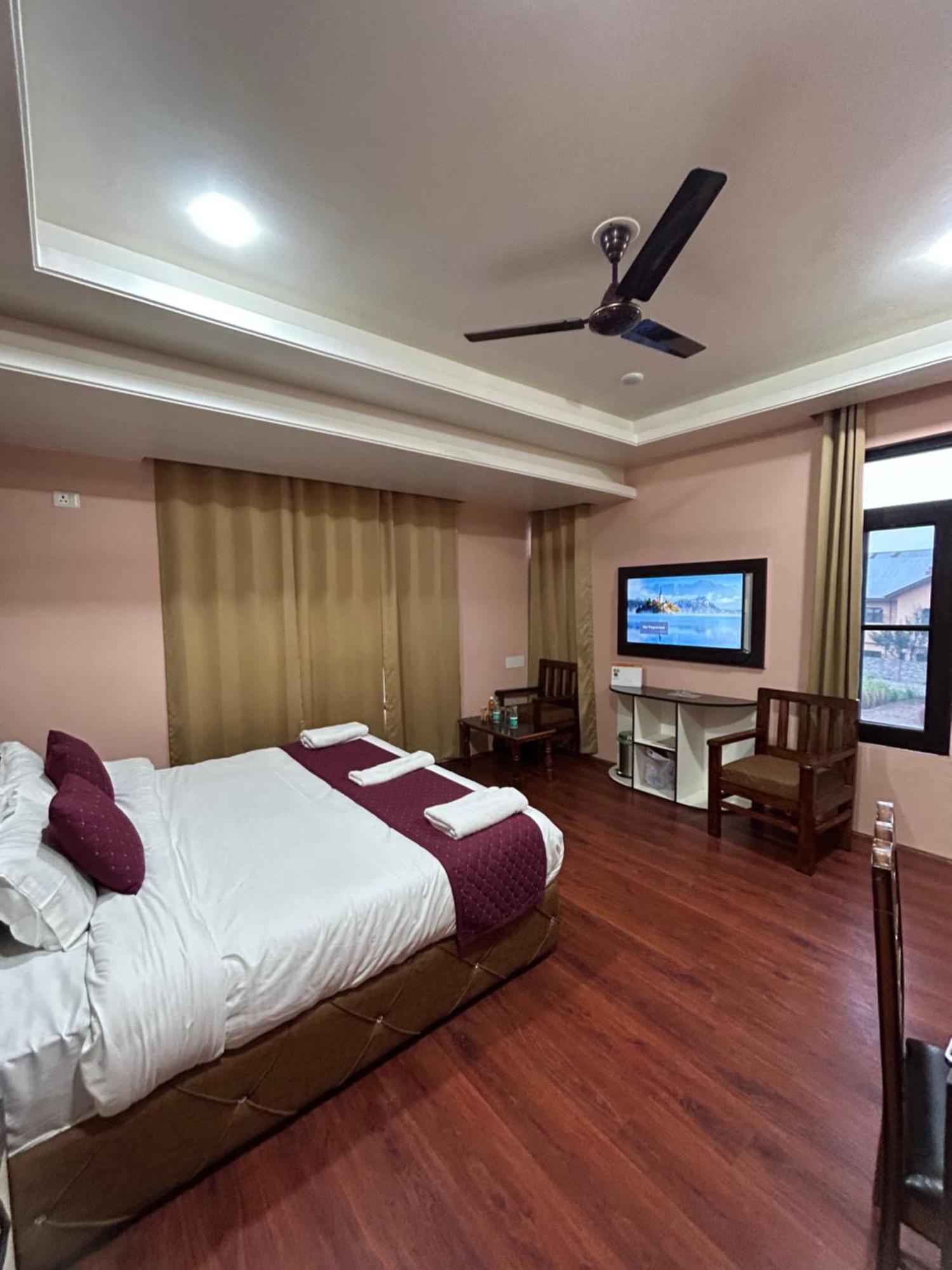 Fair Mount, Airport Road, Humhama Srinagar Hotel Exterior photo