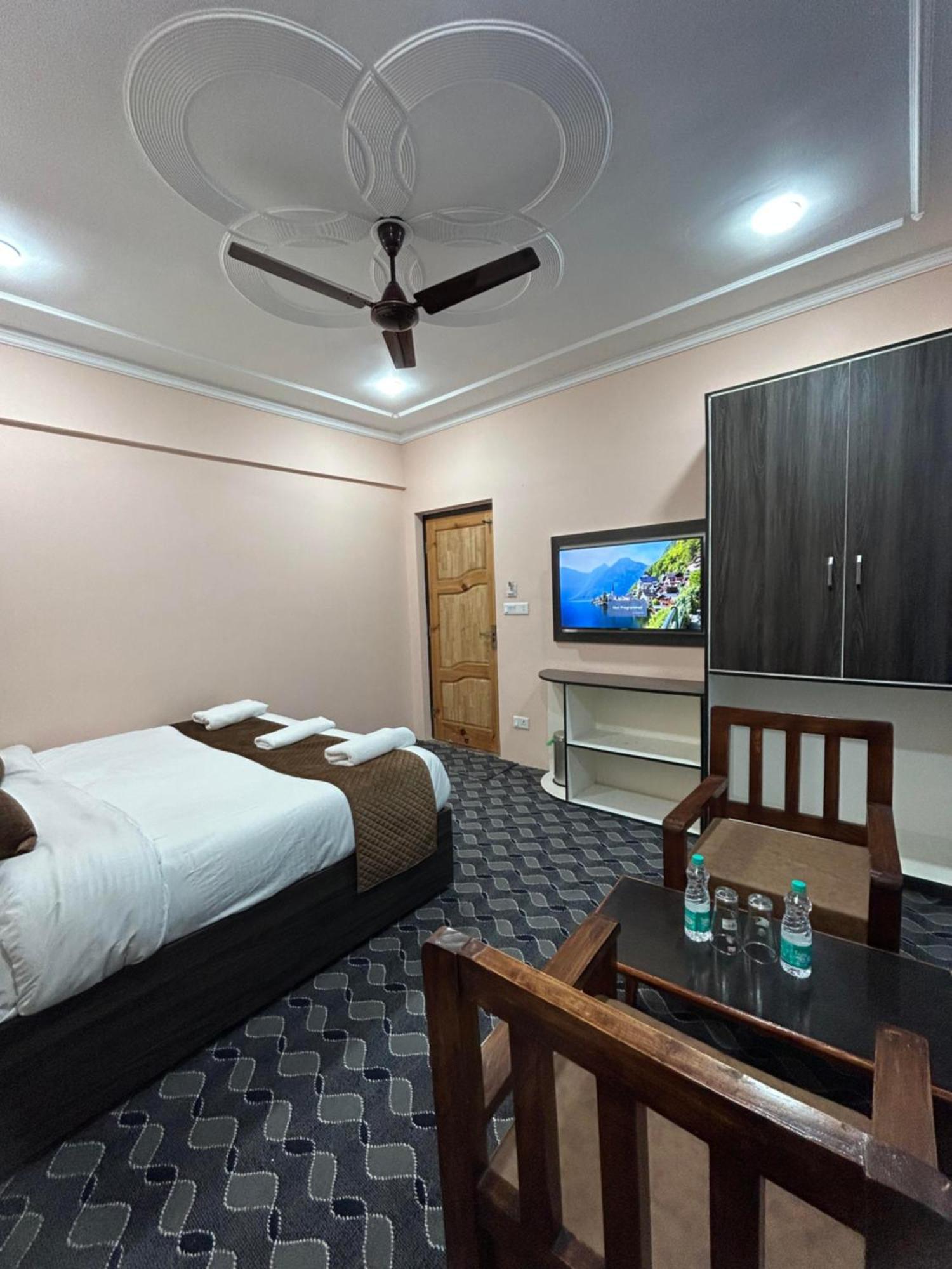 Fair Mount, Airport Road, Humhama Srinagar Hotel Exterior photo