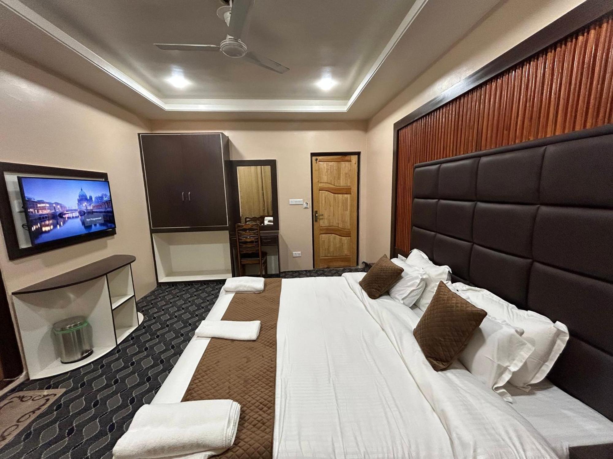 Fair Mount, Airport Road, Humhama Srinagar Hotel Room photo